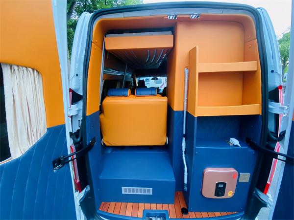 商旅兩用的福特小鋼炮來了 商旅兩用的福特小鋼炮來了