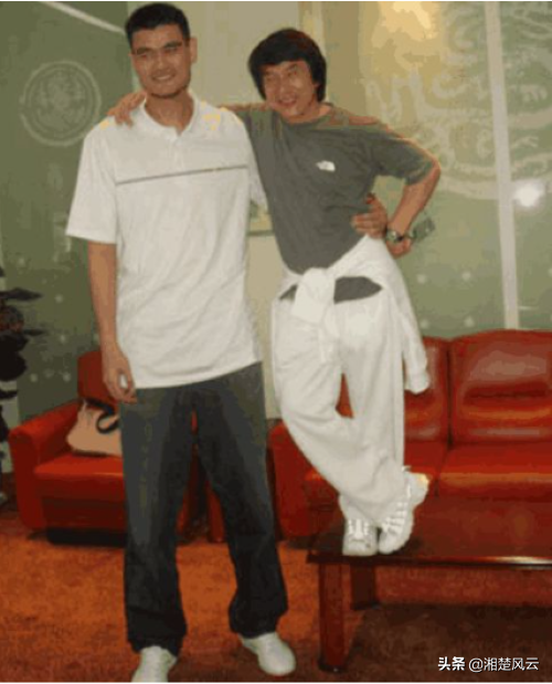 劉晏含參演電影，男演員站在拖車上與她搭戲，把網友逗樂了