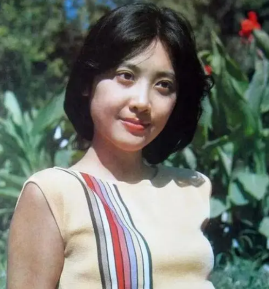 容貌出眾,60歲卻不生孩子的6位女星,楊麗萍為了跳舞拿掉孩子 容貌出眾,60歲卻不生孩子的6位女星,楊麗萍為了跳舞拿掉孩子