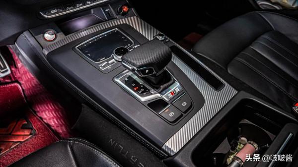 奧迪Q5L改裝運動方向盤,前方驚豔無限 奧迪Q5L改裝運動方向盤,前方驚豔無限