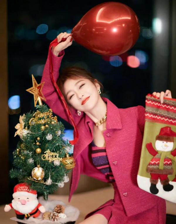 秦嵐、毛曉彤、娜扎、祝緒丹、黃夢瑩、劉嘉玲送來2021年聖誕祝福