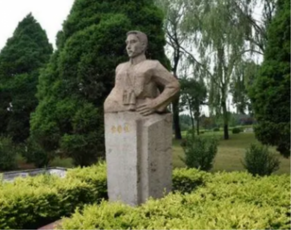 48年，一國軍軍長被蔣介石下令槍斃，臨死前振臂高呼：毛主席萬歲