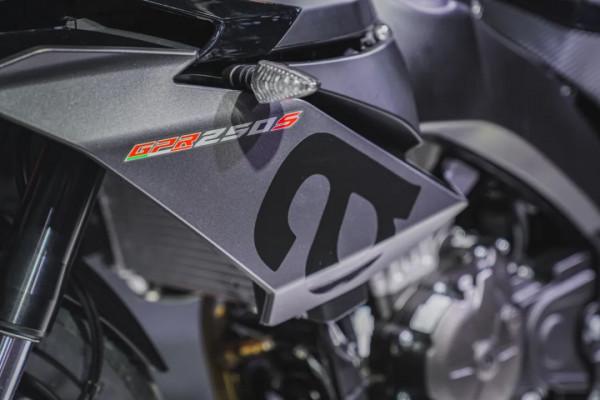 重慶摩博會上的這幾款仿賽,你更看好誰? 重慶摩博會上的這幾款仿賽,你更看好誰?