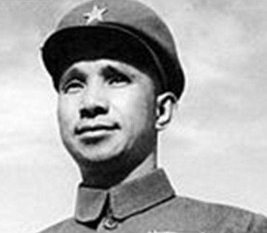 華野秘密行軍，突遭蔣軍轟炸，粟裕猛然大悟：那個排長有問題