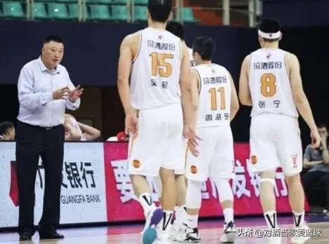 洋帥上頭自廢武功，首鋼被打懵！靠譜哥逃過一劫，乃新疆隊之大幸