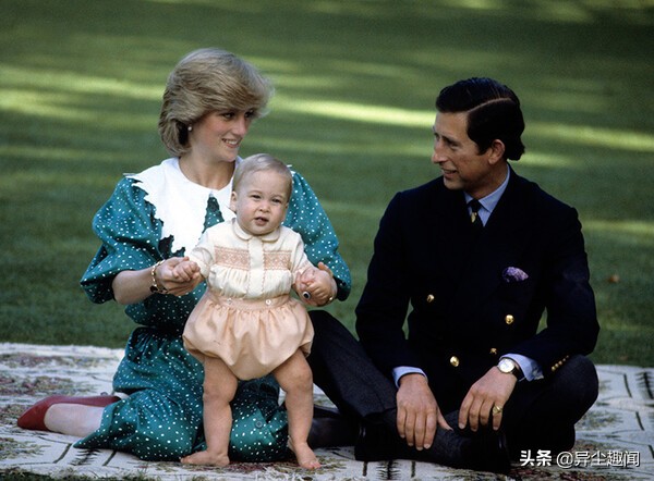 回顧皇室寶寶剛學會走路的萌萌瞬間,喬治王子邁開小短腿 回顧皇室寶寶剛學會走路的萌萌瞬間,喬治王子邁開小短腿