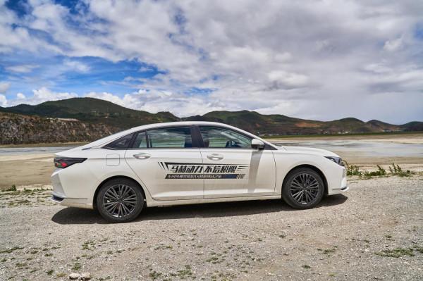 試駕賽道級寬體家轎奕炫MAX 從麗江自駕香格里拉納帕海