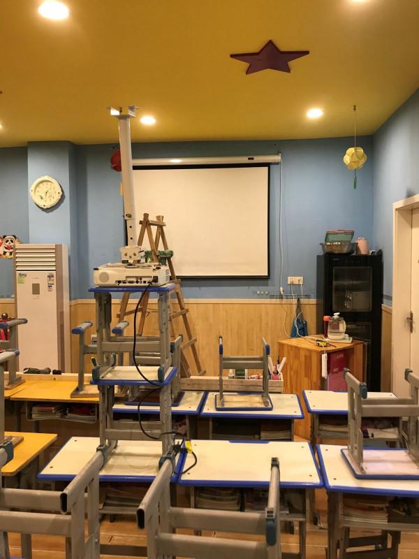 安裝投影還要會木工