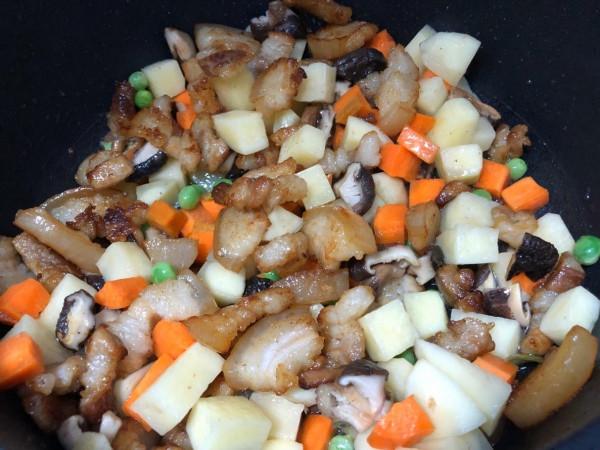 網紅懶人燜飯,葷素搭配,營養美味,鹹香下飯又解饞 網紅懶人燜飯,葷素搭配,營養美味,鹹香下飯又解饞