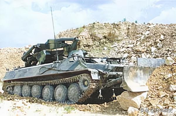 俄羅斯AZM空運工程車，空降兵的掘壕神器