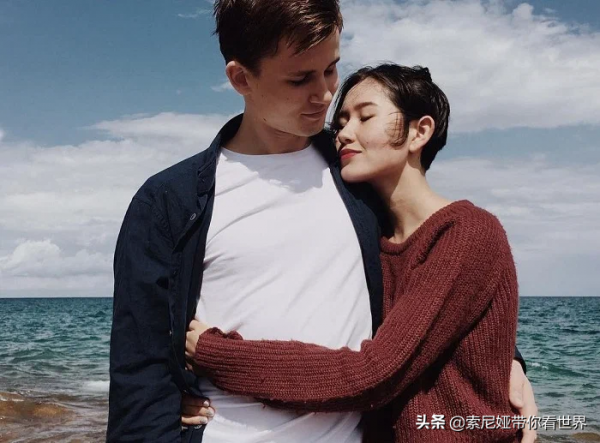 程式設計師網戀奔現，對方竟是時任總統千金，兩人已攜手走過近十年