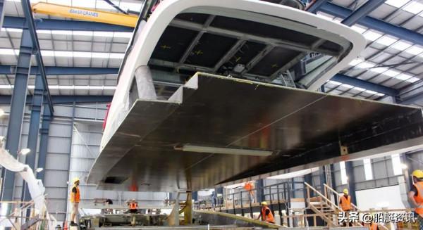 世界上最大的碳纖維釣魚艇