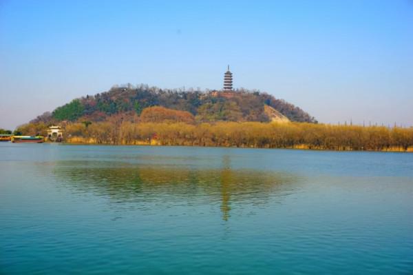 江蘇一奇特建築，明明是島卻被叫山，有上千年曆史，景色甚美