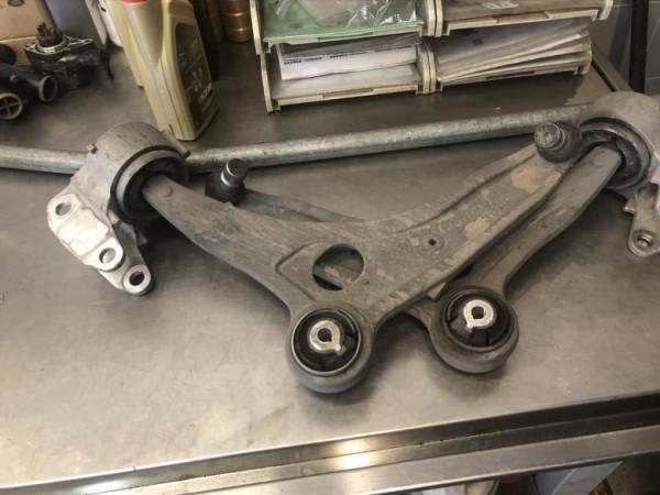 路虎發現運動版下襬臂異響怎麼辦? 路虎發現運動版下襬臂異響怎麼辦?