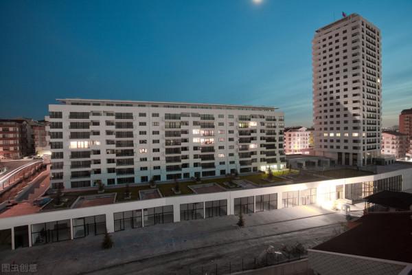 美國街頭驚現“喪屍”，末日世界真實上演，都是毒品惹的禍