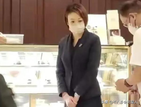 香港老牌風情女神現狀：轉行賣蛋糕，單身獨居，54歲變普通大媽