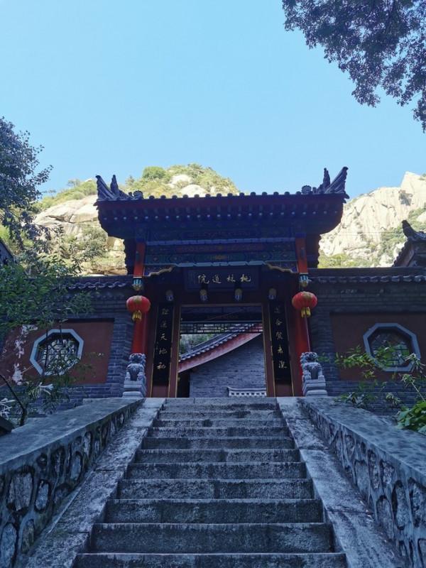 自古華山一條路的山門 自古華山一條路的山門