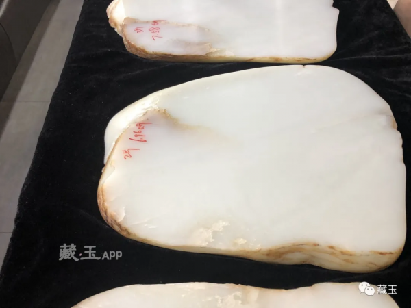 突發：今年和田挖出的最大籽料，以近千萬成交