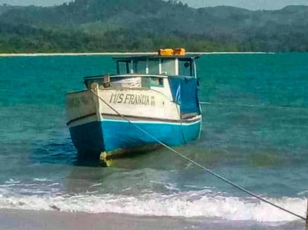 馬達加斯57歲警察部長搭直升機不幸墜海,自己拼命遊12小時上岸 馬達加斯57歲警察部長搭直升機不幸墜海,自己拼命遊12小時上岸