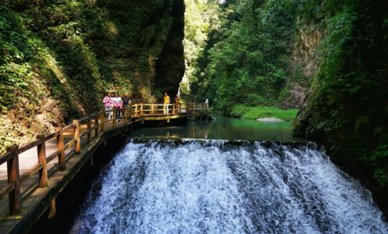 除了飛瀑、峽谷，萬盛黑山谷南天門竟藏有這樣的美景