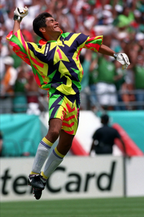 梅西都是隊裡大高個，世界足球歷史最矮11人超級陣容，誰能擋我？