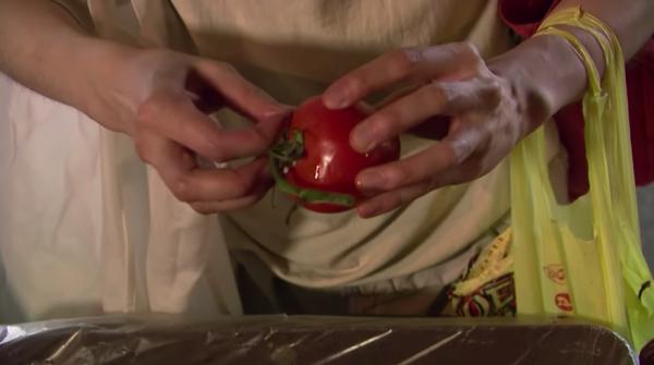 紐約高收入女子20年不買內衣，廁紙曬乾重複用：我要省錢