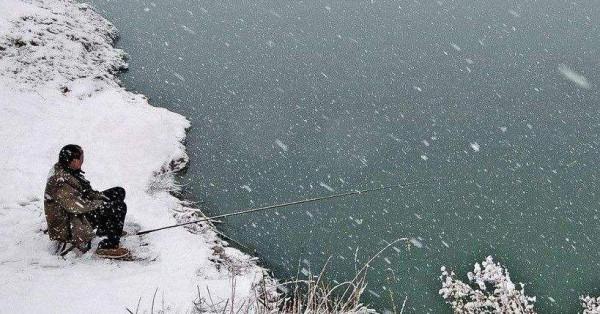 江蘇釣友雪地釣到108斤超巨水老虎，網友因為要不要放生吵了起來