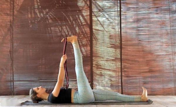 你要的瑜伽乾貨又來了：前屈中下背部拱起怎麼辦？