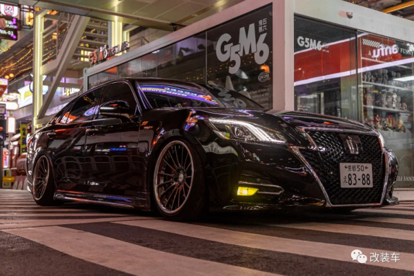 是什麼讓妹子上車後都說好？14代皇冠移植日規件融合雷克薩斯內飾