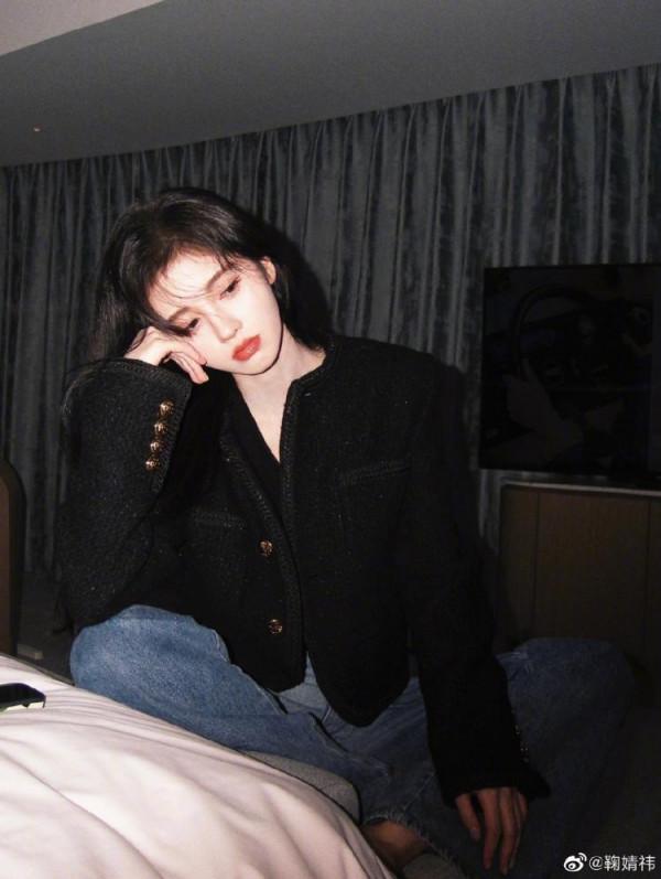 鞠婧禕曬膠片質感美照 甜酷慵懶風十足 鞠婧禕曬膠片質感美照 甜酷慵懶風十足