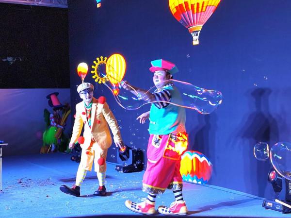 一定要陪小朋友去看一次親子舞臺劇~小朋友們可開心了 一定要陪小朋友去看一次親子舞臺劇~小朋友們可開心了