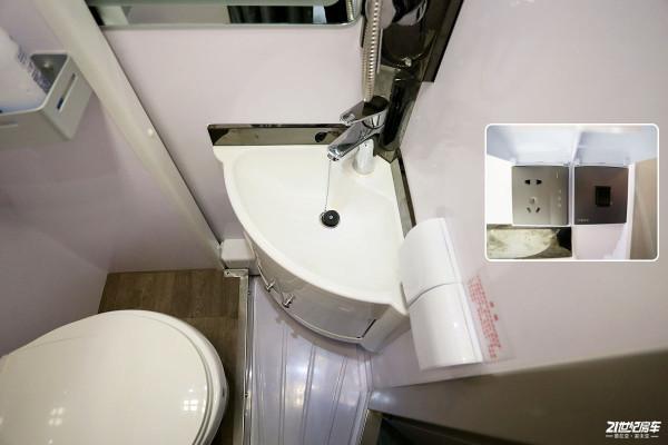 國產6.5T依維柯歐勝底盤加持,穩!實拍2022款中意極致雙拓展房車 國產6.5T依維柯歐勝底盤加持,穩!實拍2022款中意極致雙拓展房車