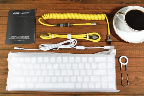 這鍵盤玩上就不想鬆手，平民好價，軸體熱插拔，還有RGB