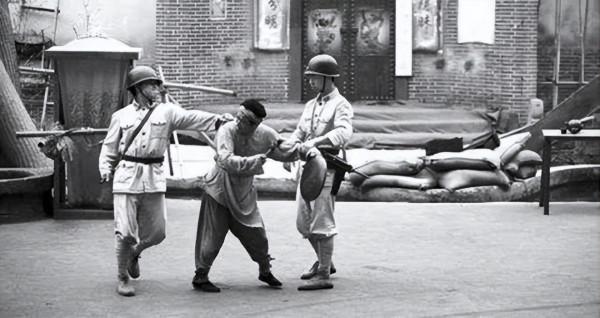 國民黨瘋狂抓壯丁，親歷者回憶：男勞力生病不敢治，怕治好被抓走