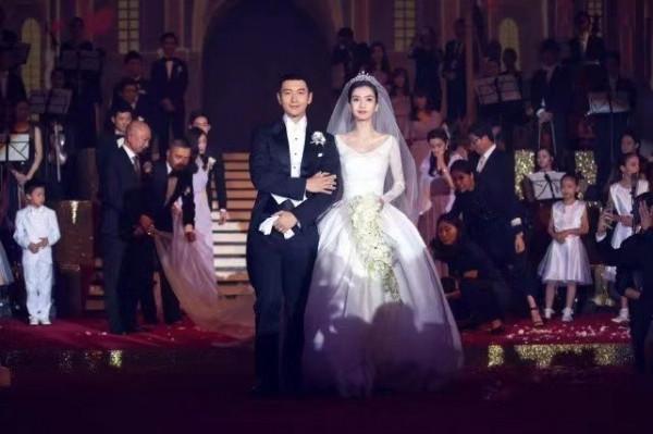 Baby婚禮排場堪比公主！穿百萬婚紗戴千萬鑽戒，半個娛樂圈來助陣