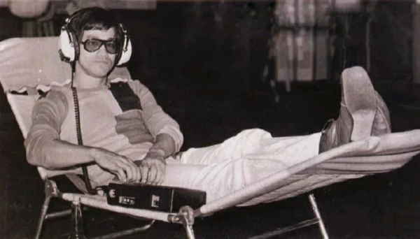 無法重拍瞬間：擁抱張國榮的全智賢，路邊啃甘蔗的李小龍