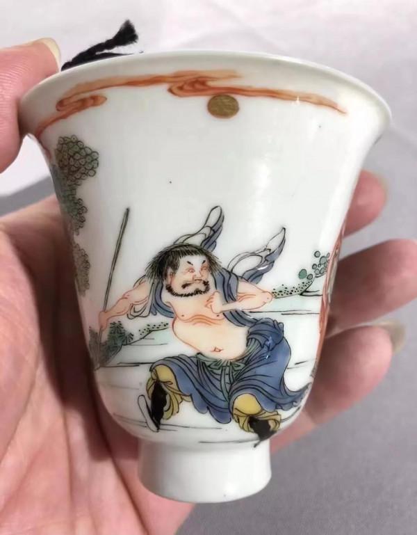 康熙五彩鈴鐺杯 康熙五彩鈴鐺杯