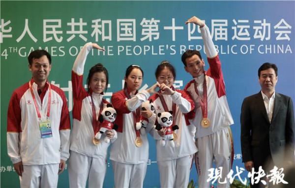 全運會摘下兩枚金牌,楊倩再比心 全運會摘下兩枚金牌,楊倩再比心