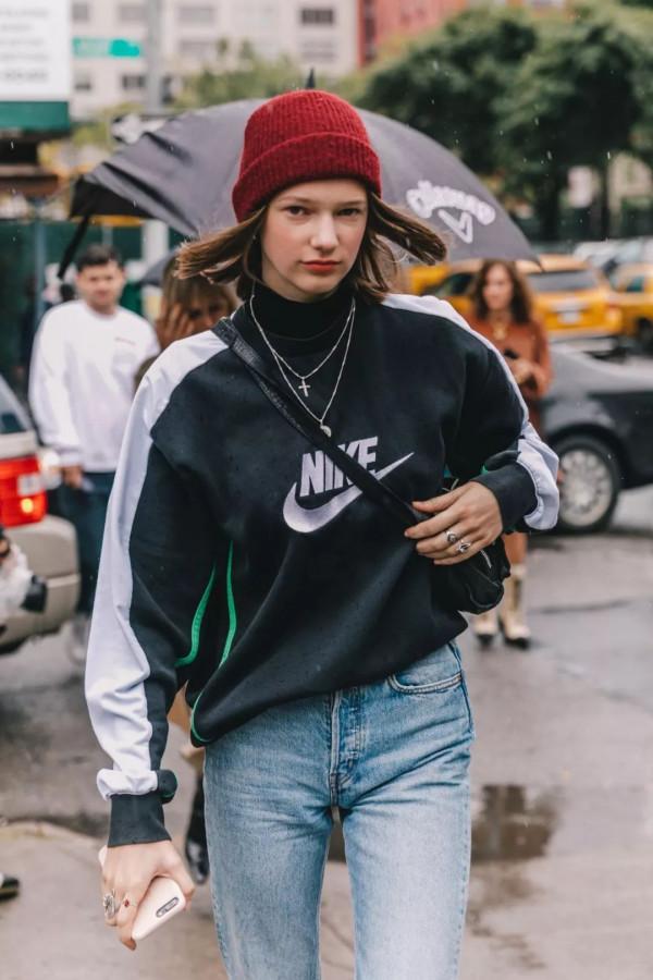 是時候穿衛衣了!2021秋天流行這4款,時尚又顯瘦,照著穿美炸了 是時候穿衛衣了!2021秋天流行這4款,時尚又顯瘦,照著穿美炸了