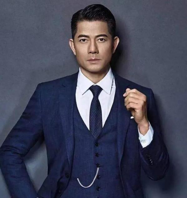 謝霆鋒空中轉呼啦圈,《飛虎3》滿屏荷爾蒙,內娛男星何時捲起來 謝霆鋒空中轉呼啦圈,《飛虎3》滿屏荷爾蒙,內娛男星何時捲起來