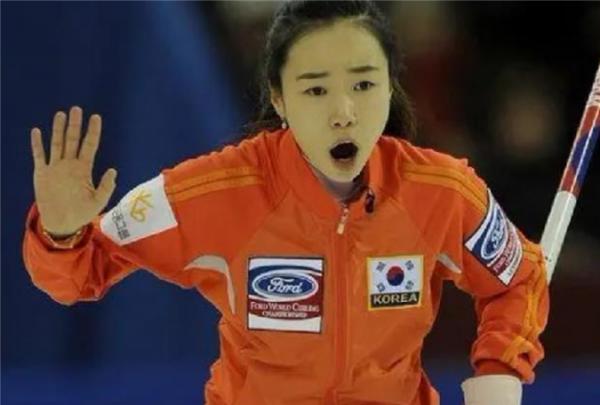 韓國冰壺女隊長倒追我國冠軍，不顧家人反對遠嫁，千里姻緣一線牽