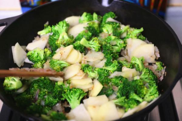 美味鮮美還低脂的西蘭花濃湯,輕鬆解決孩子不喜歡吃西蘭花的問題 美味鮮美還低脂的西蘭花濃湯,輕鬆解決孩子不喜歡吃西蘭花的問題