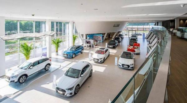 10月豪華車走低，34C齊跌30%多，網友：優惠收了，誰都不傻