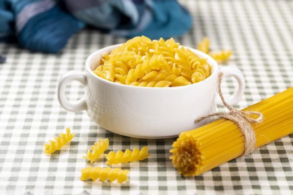 好吃的家常螺絲義大利麵,小白一看就會,香辣暖胃,專治雨夾雪 好吃的家常螺絲義大利麵,小白一看就會,香辣暖胃,專治雨夾雪