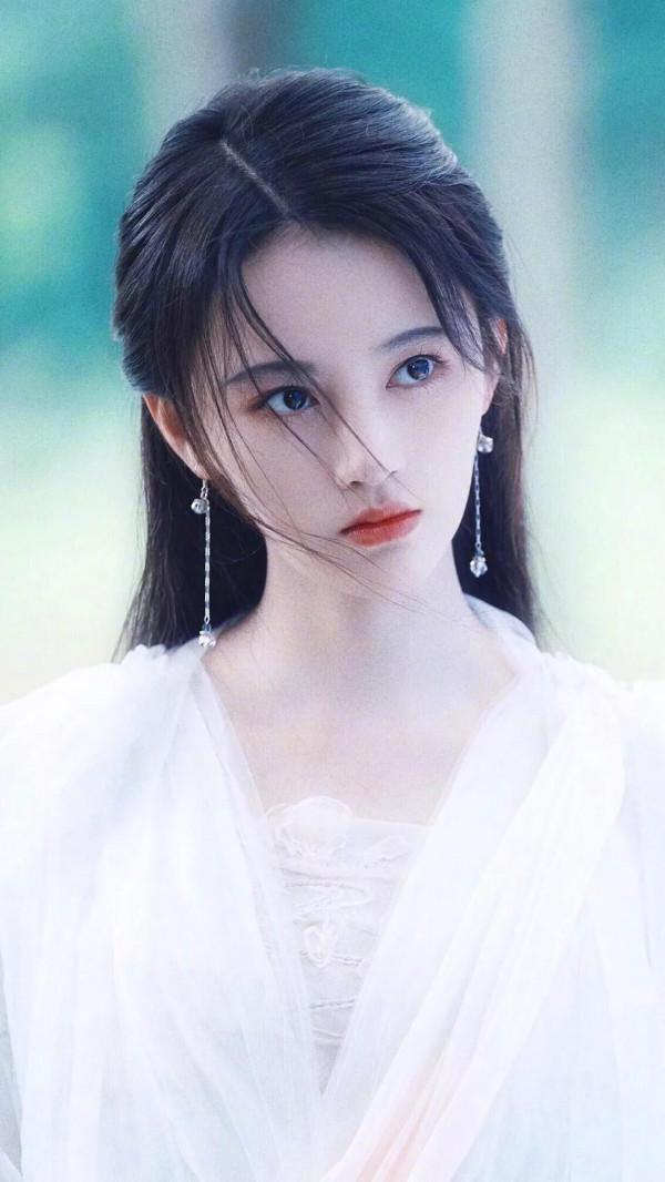 鞠婧禕美照一冊，欣賞