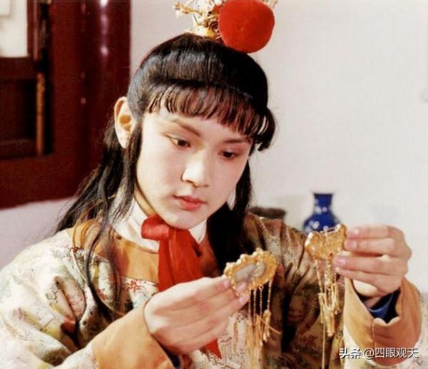 冷眼看紅樓：林黛玉為何要配許多薔薇硝？她在努力維繫自己的社交