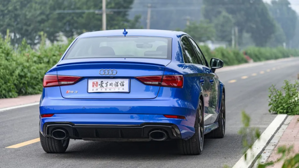 四環五缸400匹的超級鋼炮——奧迪RS3 四環五缸400匹的超級鋼炮——奧迪RS3