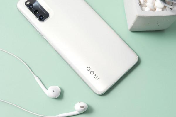 一月換機必備，內行人都推薦這三款旗艦機，配置過硬買對不買貴