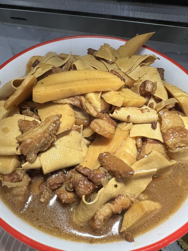 早上不知道吃什麼，一碗冬筍燒肉全搞定