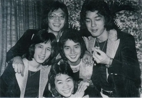 5位偽裝成喜劇演員的音樂鬼才:許冠英已去世,盧冠廷被低估了 5位偽裝成喜劇演員的音樂鬼才:許冠英已去世,盧冠廷被低估了